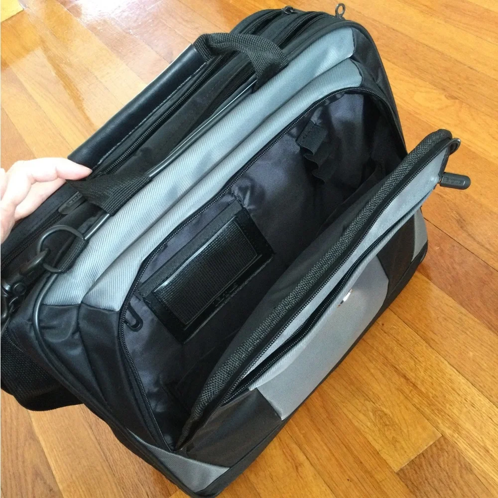 Targus laptop bag, black and gray for men or women, brand new